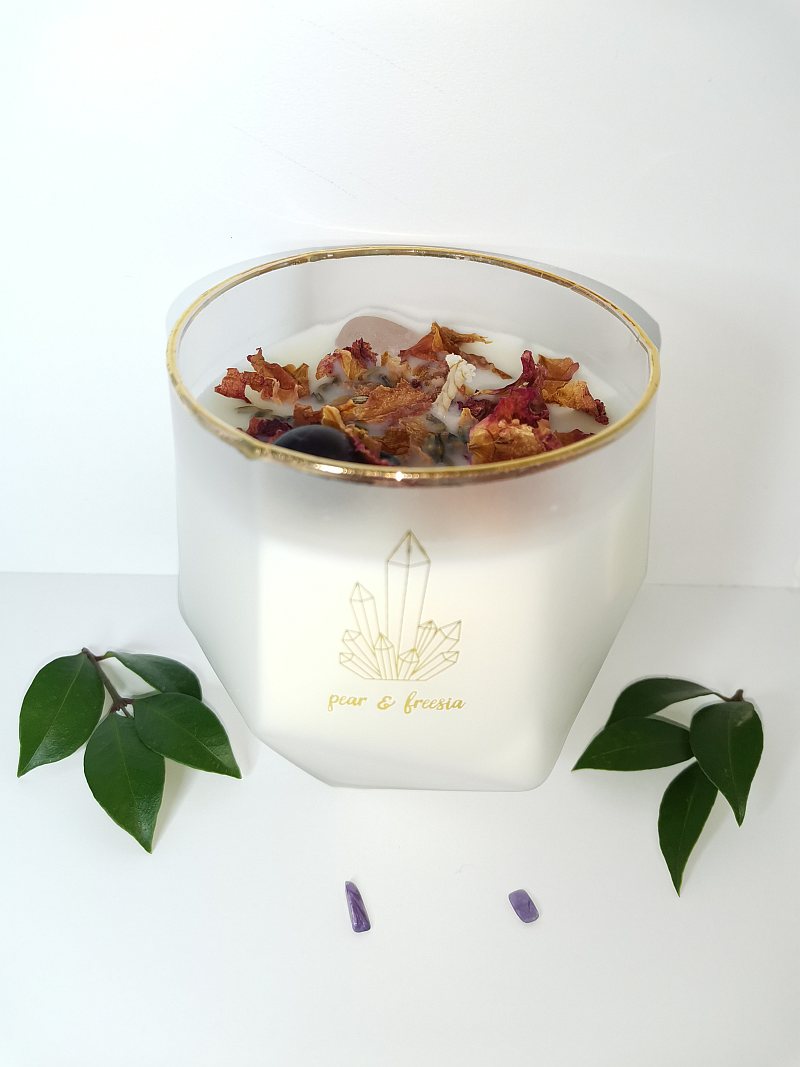 PEAR & FREESIA SCENTED SOY CANDLE